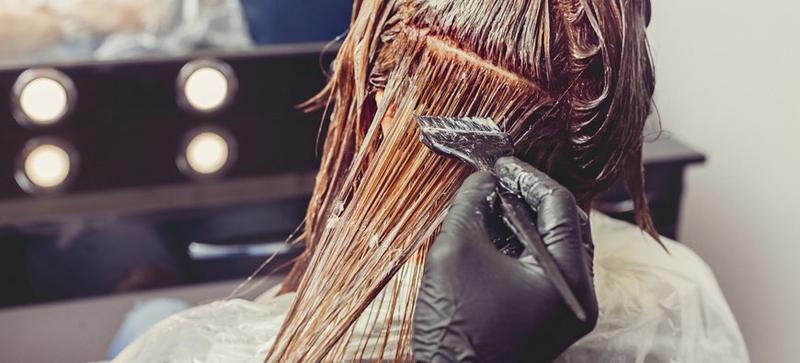 Delikatne namawianie mamy do farbowania włosów