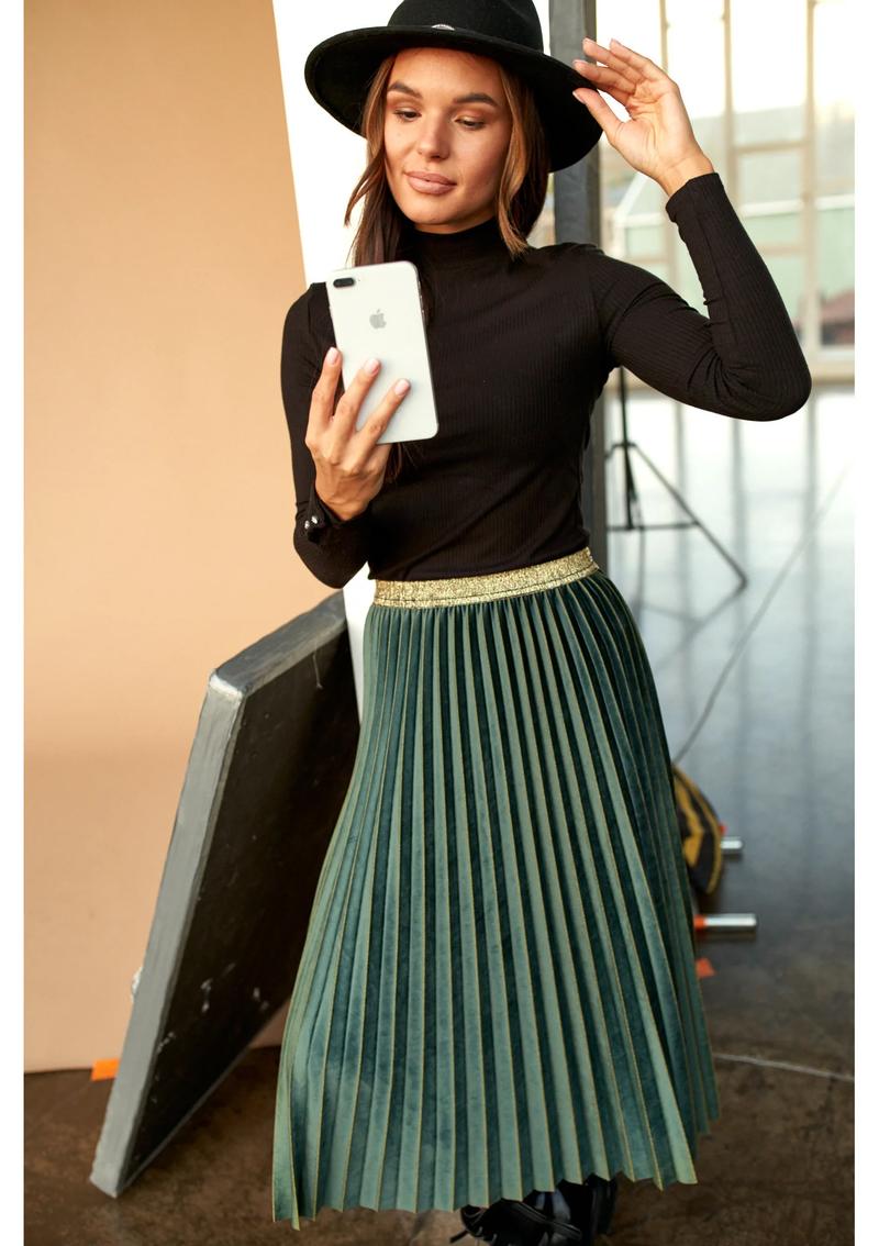 Rozkloszowana plisowana spódnica