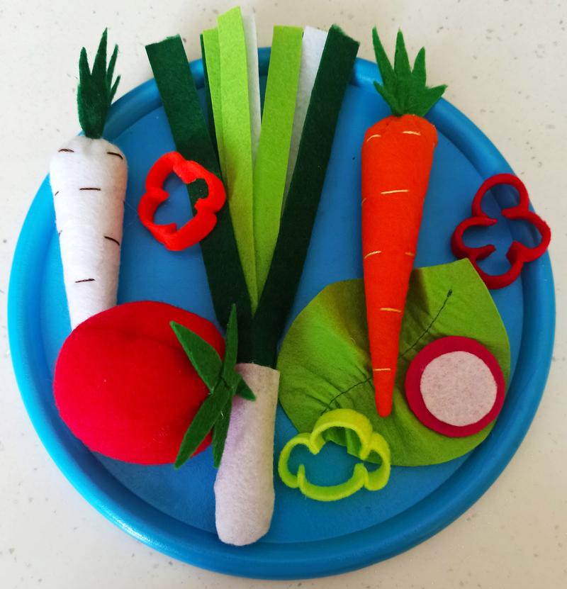 Szycie warzyw z filcu