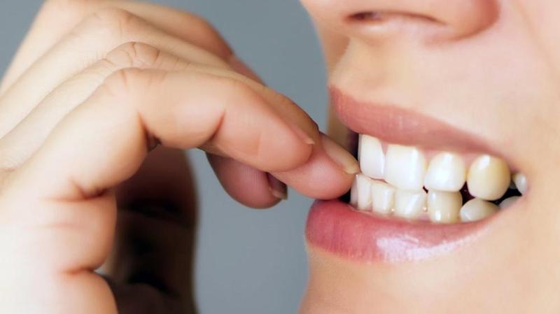 Zdrowotne skutki obgryzania paznokci