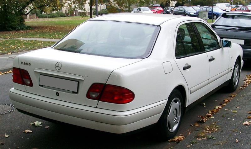 Jak dobrać idealny rozmiar opon do Mercedesa W210?