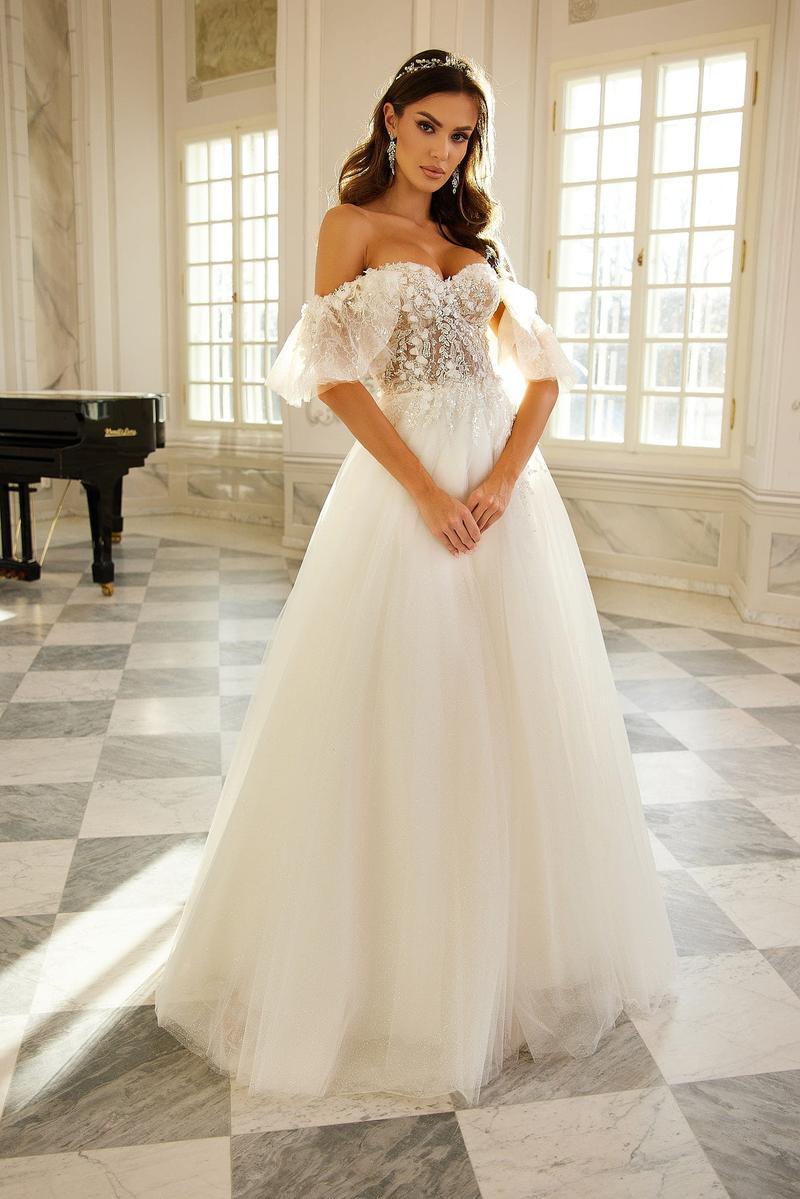 Jak wybrać idealną suknię ślubną dla puszystej? Oto kilka inspiracji!