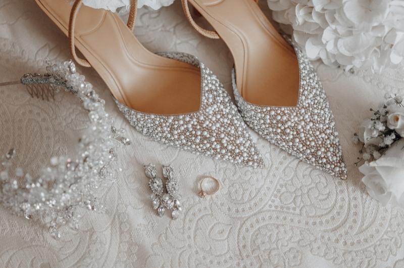 Buty do białej sukni ślubnej