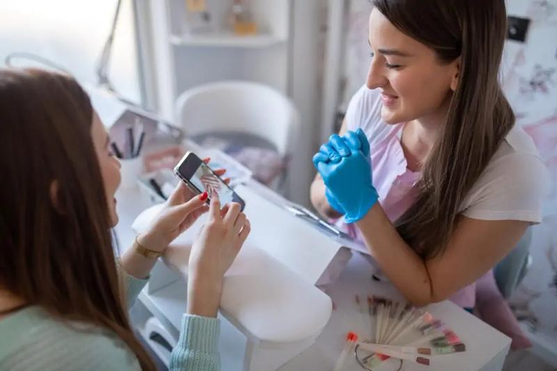 Czy malowanie paznokci w ciąży jest bezpieczne? Oto, co warto wiedzieć!