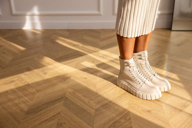 Jakie buty pasują do grafitowej sukienki? Sprawdź nasze stylowe propozycje!