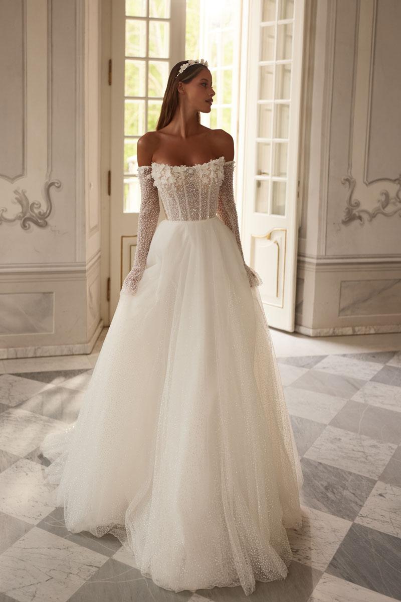 Skuteczne strategie na reklamę sukni ślubnej, które przyciągną przyszłe panny młode