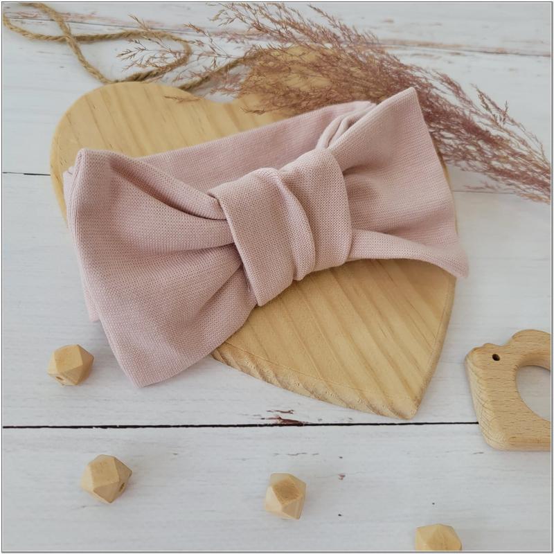 Uroczy przewodnik: jak uszyć idealną opaskę dla niemowlaka