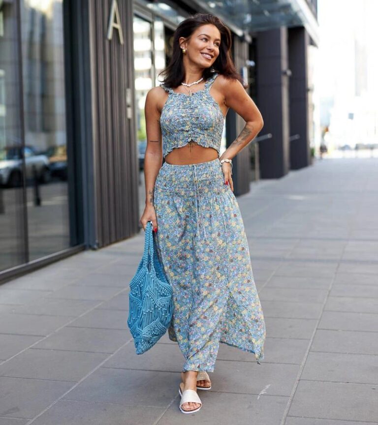 Idealne połączenie: jaka bluzka do spódnicy w kwiaty będzie najlepsza?