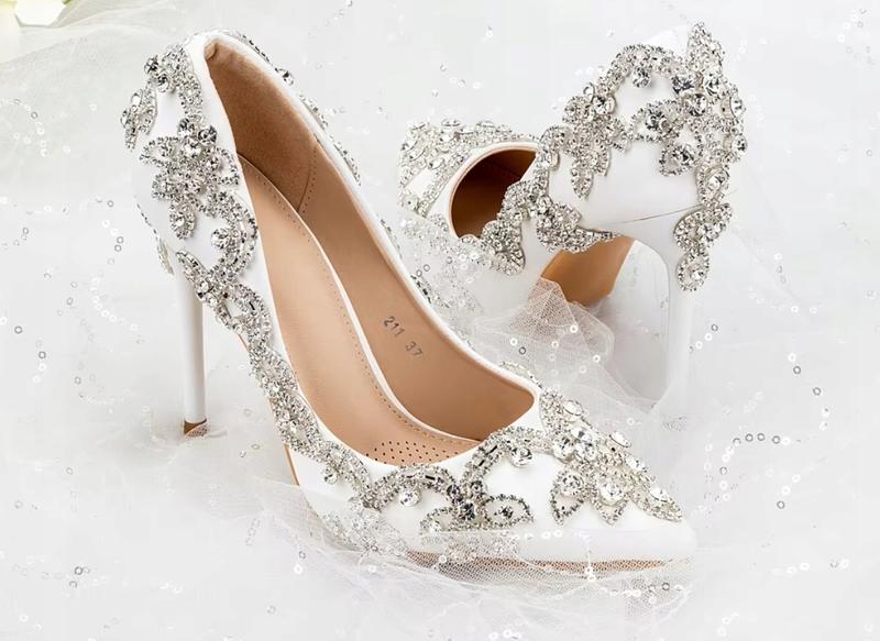 Buty do kremowej sukni ślubnej