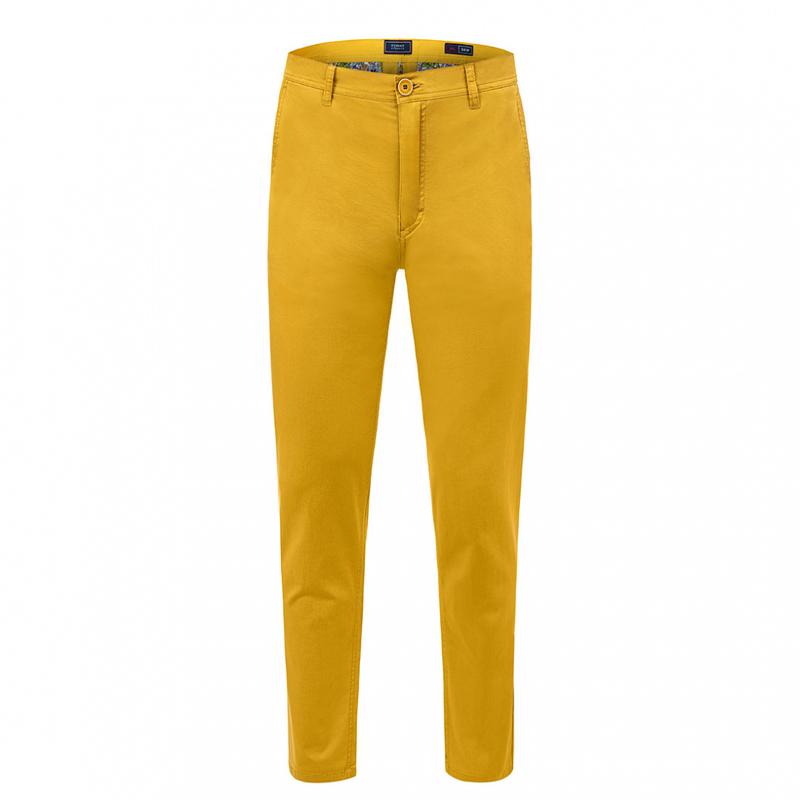 Kolory butów do musztardowych spodni