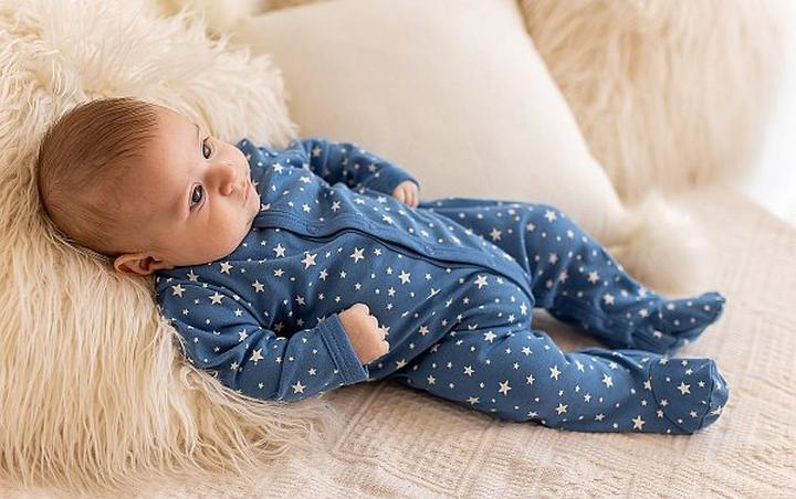 Jaki rozmiar ubrań wybrać dla noworodka ważącego 2,5 kg?