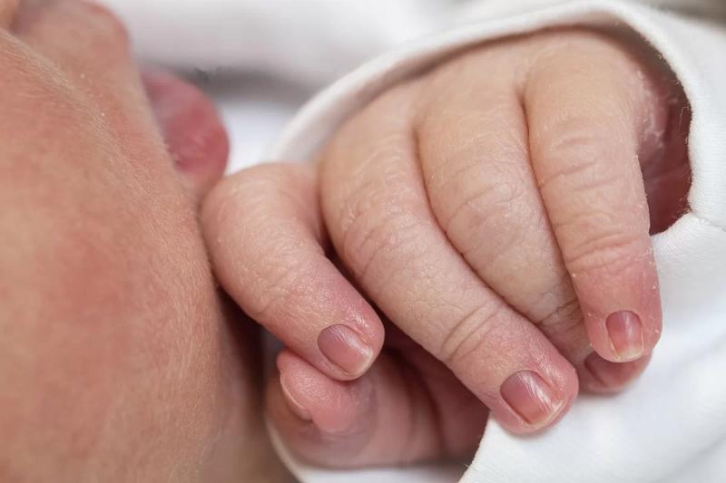 Kiedy i jak bezpiecznie obcinać paznokcie noworodkowi?